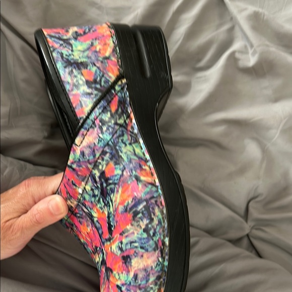 Dansko Red and Pink Mules Vibrant Floral Design size42 11.5-12 women - Picture 9 of 10